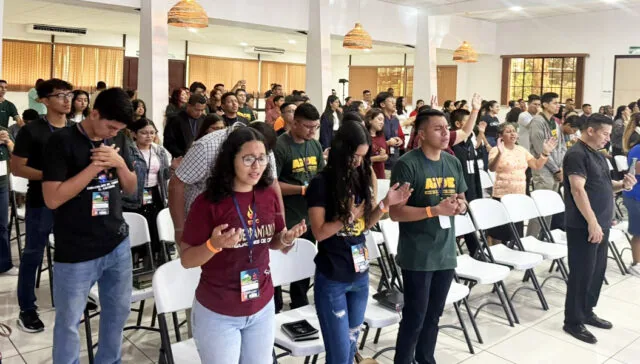 Igniting Faith in Christ: Salvadoran Youth Embrace Disciple-Making • Becoming a Disciple-Maker july2025 elsalvador 03 1200 • Becoming a Disciple-Maker
