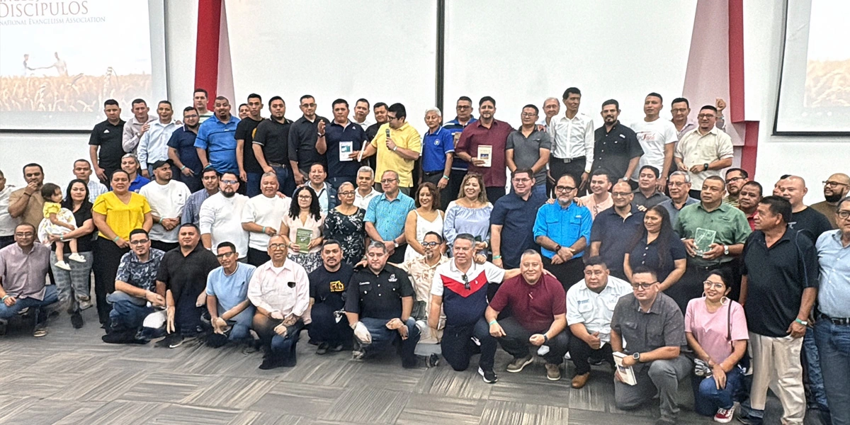 Full of Praise from El Salvador! • Becoming a Disciple-Maker 2025 11 ElS 01 1200 • Becoming a Disciple-Maker