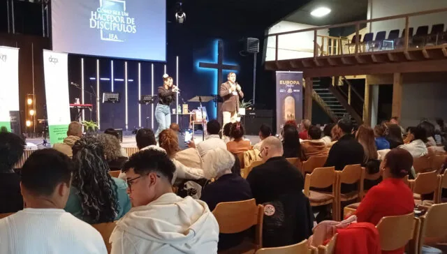 2026 01 germany spanish 01 web1800 &bull; Becoming a Disciple-Maker